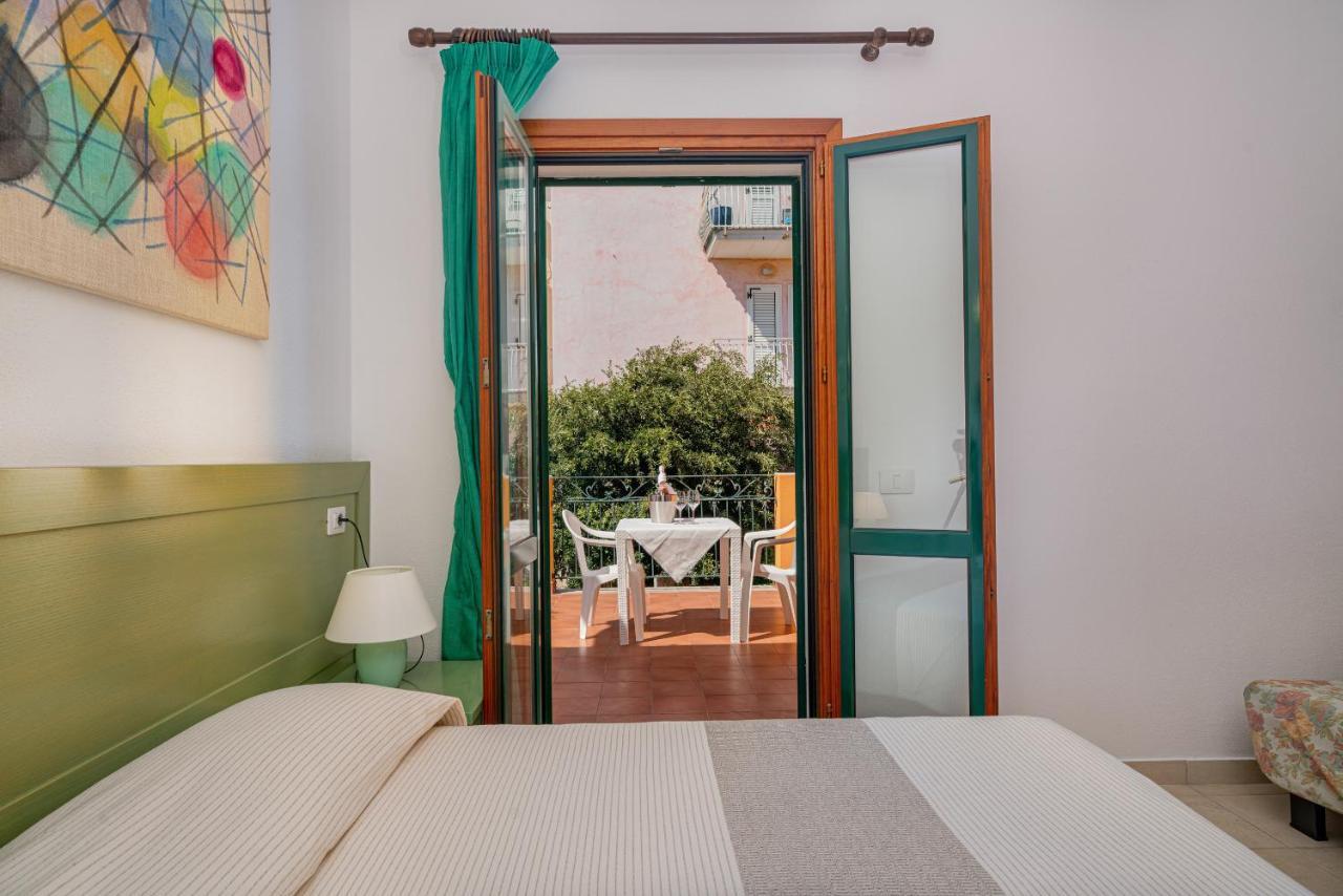 Hotel Marinaro Santa Teresa Gallura Zewnętrze zdjęcie